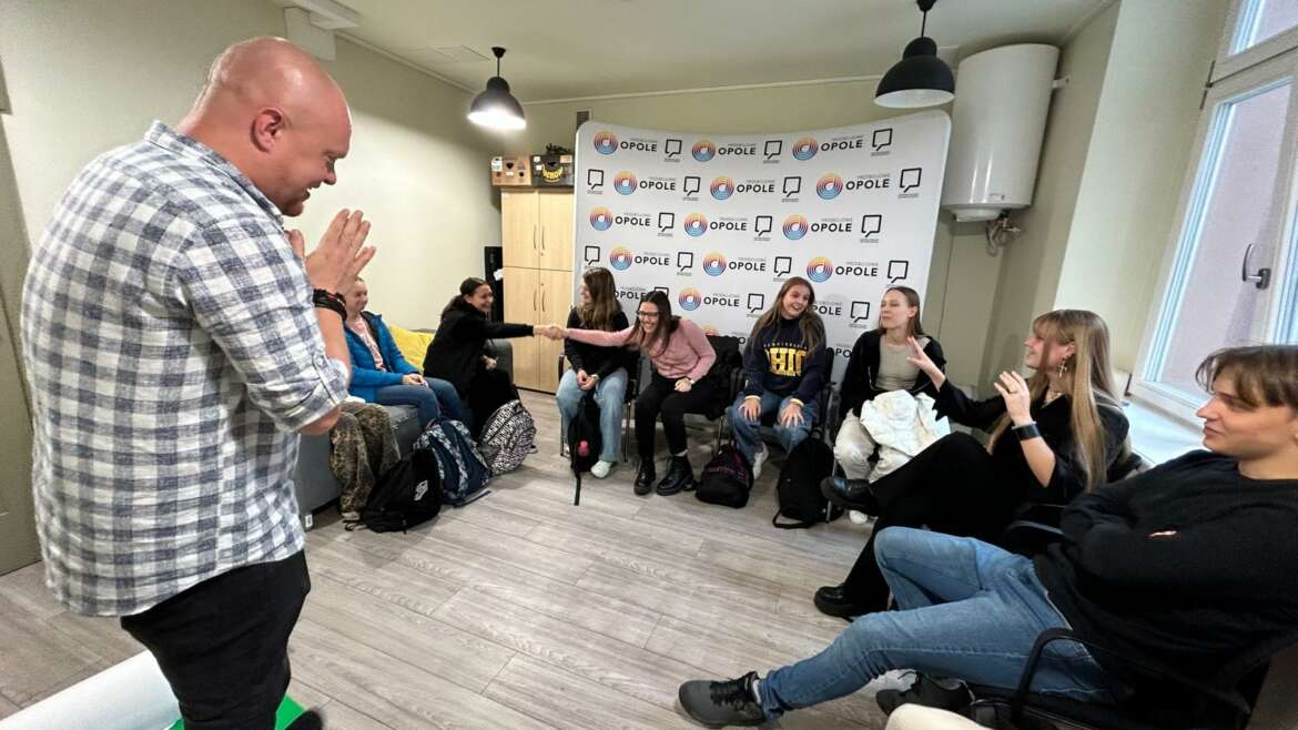 Współczesna Wieża Babel Młodzieży