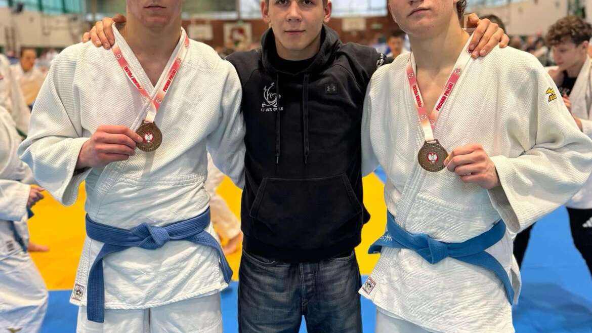 Kacper Kapuśniak oraz Marcel Woźniak – wywalczyli dla naszego miasta oraz regionu brązowe medale podczas Pucharu Polski juniorek i juniorów, organizowanego przez Polski Związek Judo i Ministerstwo Sportu