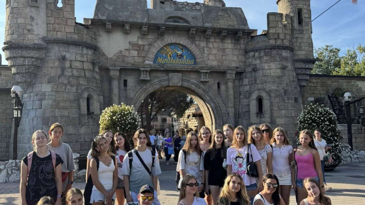 Klasy 2 pozdrawiają ze słonecznej Italii