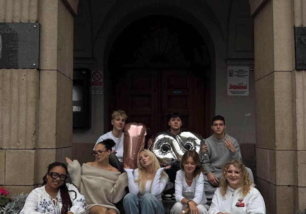 324 uczniów zdecydowało się oddać głos na partię YOLO8