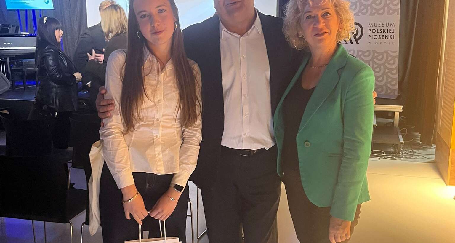 Maria Bartek, uczennica klasy 2A, znalazła się w gronie najlepszych uczniów w regionie i otrzymała Nagrodę Edukacyjną Prezydenta Miasta Opola!