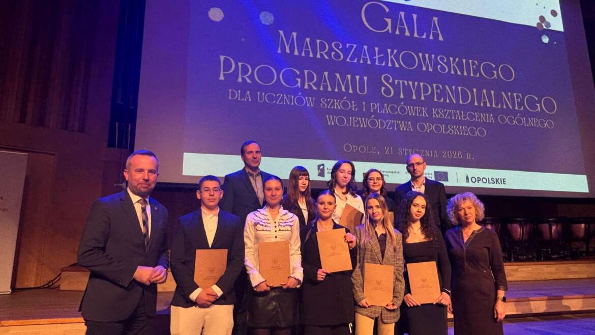 Dziesięcioro uczniów naszej szkoły zostało uhonorowanych stypendiami Marszałkowskiego Programu Stypendialnego
