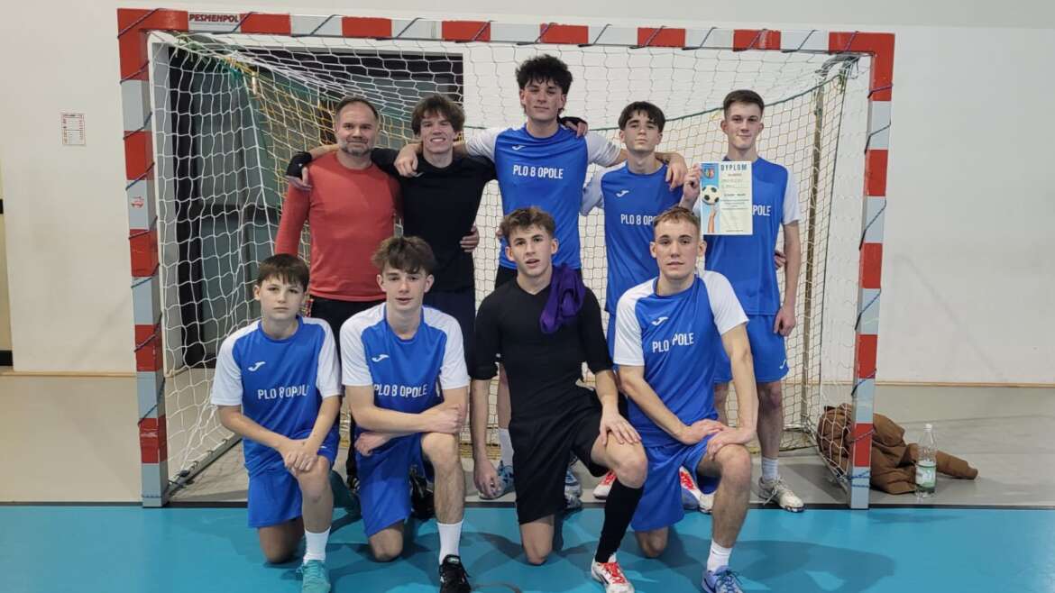 Drużyna PLO VIII wywalczyła przejście do finału wojewódzkiego w futsalu