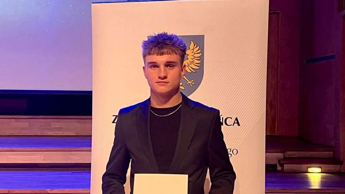 Kacper Kapuśniak zeStypendium Marszałka Województwa Opolskiego