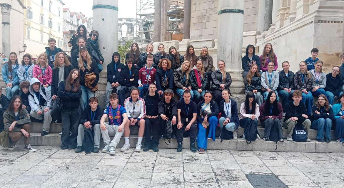 Uczniowie klas 3a i 3e rozpoczęli chorwacką przygodę