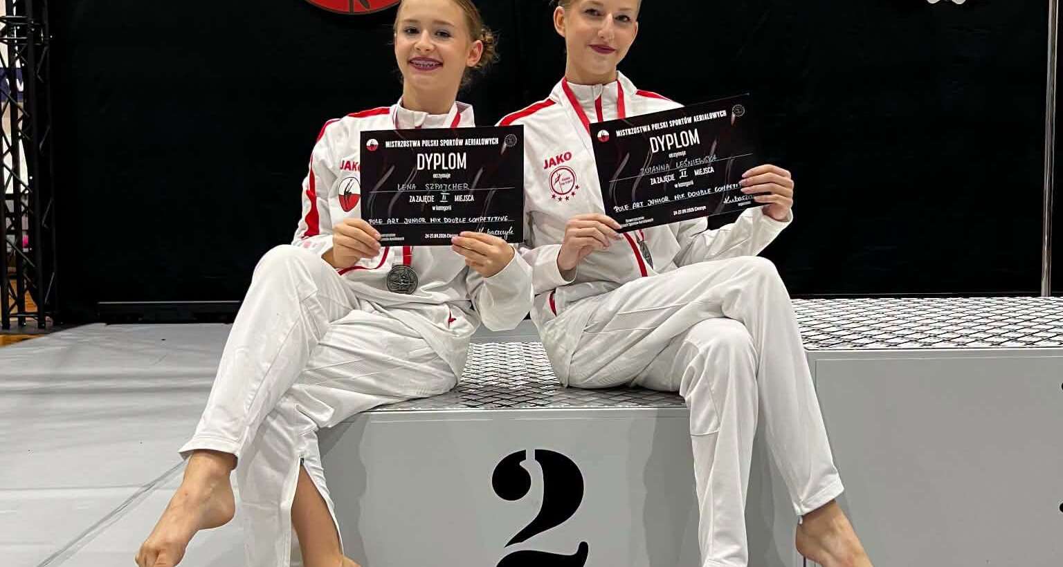 Zuzia Leśniewskawywalczyła wicemistrzostwo Polski w sportach aerialowych w duecie!